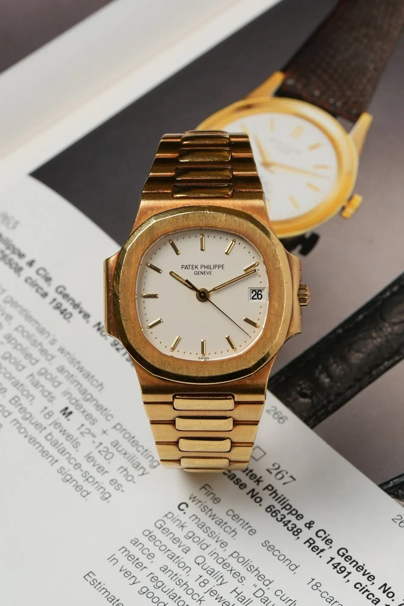 Patek Philippe Nautilus 3800J 18k - Cream Dial